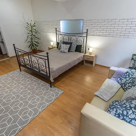 Apartment Vibes - 3 Bdrms