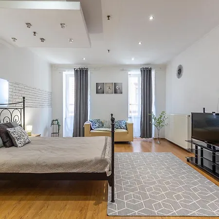 Vibes - 3 Bdrms Apartment *